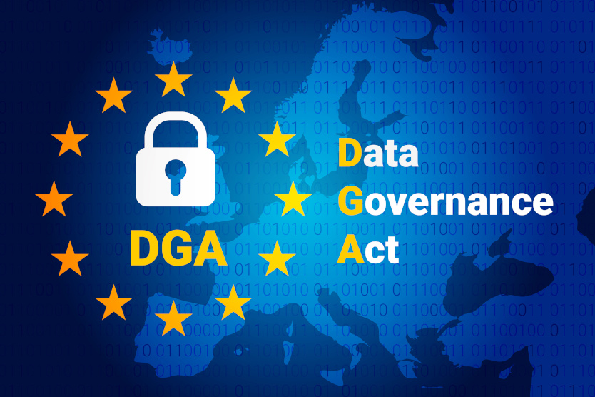 EU-Sterne im Kreis vor blaugefärbter Karte von Europa mit Aufschrift Data Governance Act.